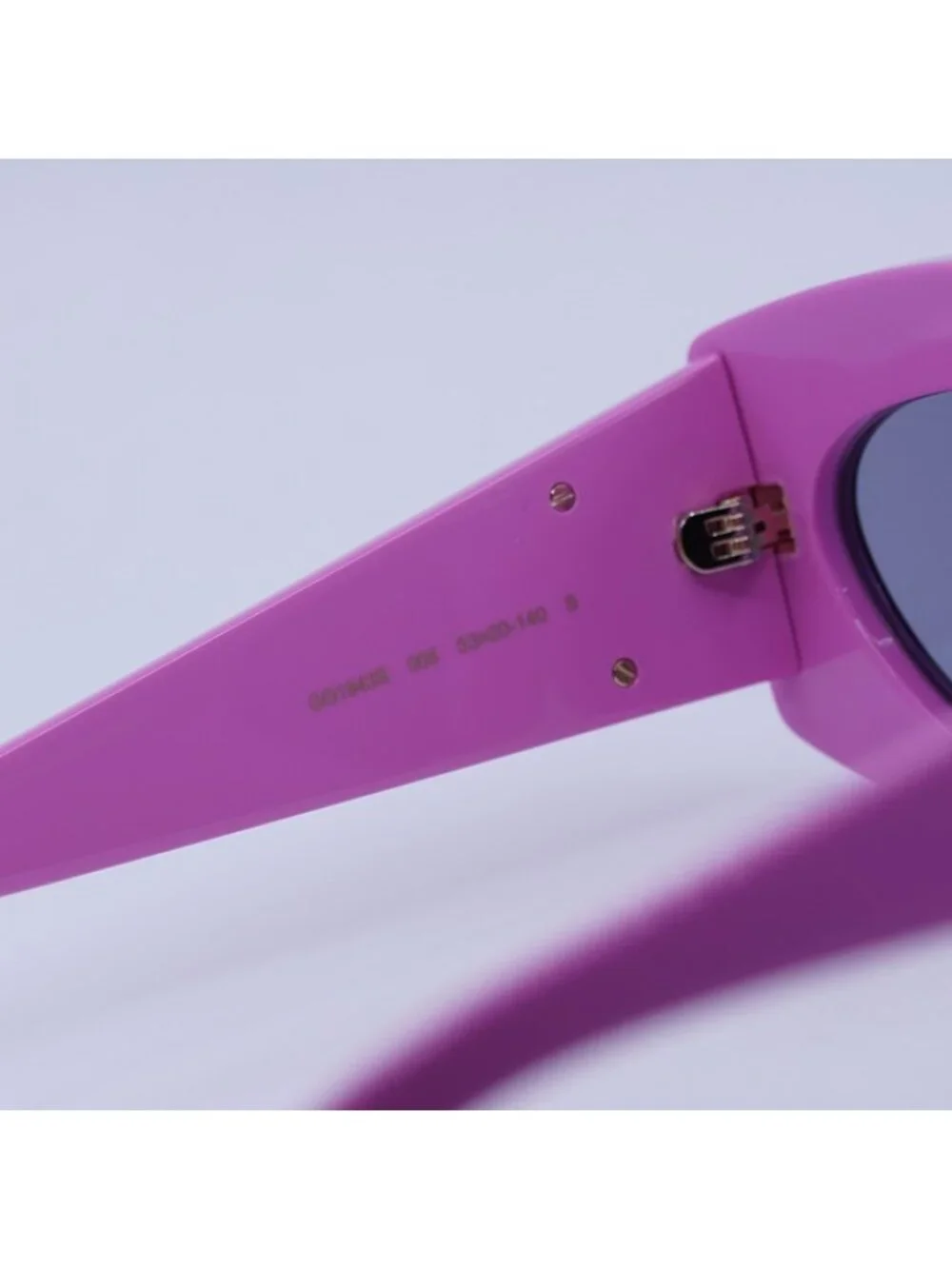 Gucci GG1843S 005 Sunglasses Shiny Black/Fuchsia Cat Eye Frame, Grey Lenses
